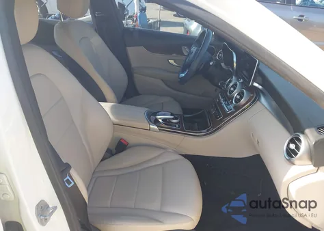 2015 Mercedes-Benz C 300 4Matic/Luxury 4Matic/Sport 4Matic z USA, uszkodzony, nr VIN 55SWF4KB0FU006680